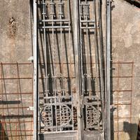 Porta in ferro battuto antica