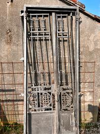 Porta in ferro battuto antica