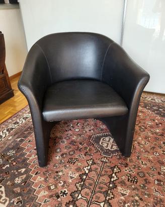 Poltrona similpelle nera