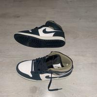 Nike Air Jordan 1 Mid nuove mai usate