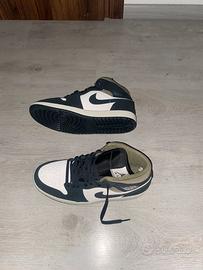 Nike Air Jordan 1 Mid nuove mai usate