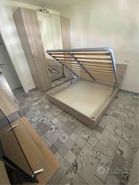 Ampia camera per ragazza vicino fermata M1