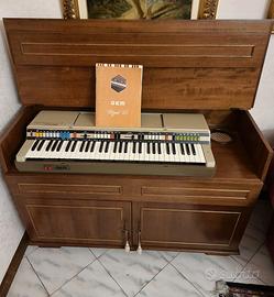 mobile in legno con organo GEM