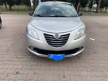 Lancia y