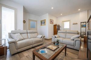 Villa di 240 m² con 3 locali e box auto doppio a N