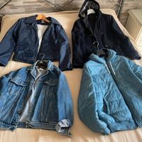 scatolone pieno di vestiti e scarpe