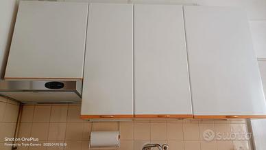 CUCINA COMPLETA IN LEGNO E FORMICA BICOLORE