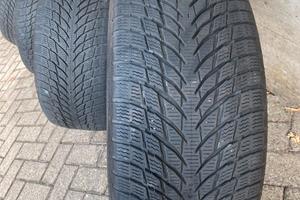 Gomme invernali 225/40 R19 Nokian Snowproof