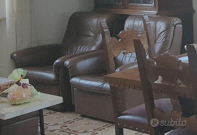 DIVANO E POLTRONA PELLE