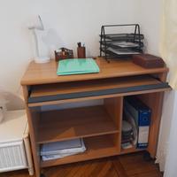 Scrivania PC con ruote