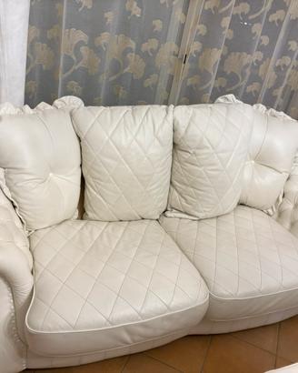 DIVANO IN PELLE
