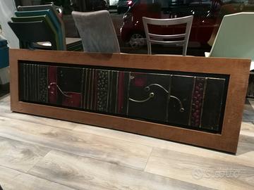 Quadro etnico in legno rivestito in pelle