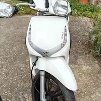  Scooter Peugeot  150cc anno 2014