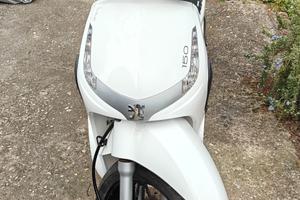  Scooter Peugeot  150cc anno 2014
