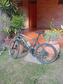 Bicicletta mountain bike