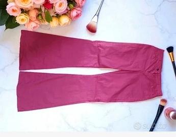 Pantaloni fucsia eleganti e versatili