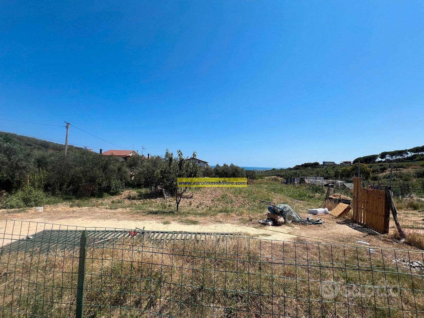 Comodo terreno edificabile con vista panoramica - Altro