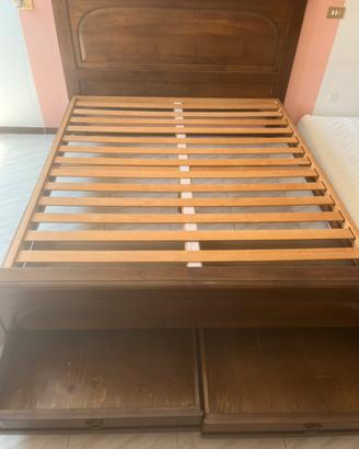 Letto matrimoniale in legno massiccio