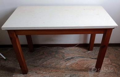 Tavolo artigianale in marmo