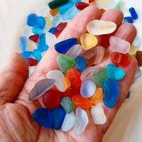 80 grammi di vetro multicolore opaco burattato