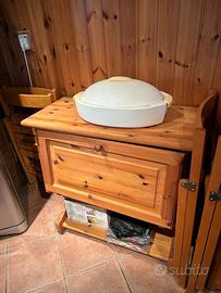 Mobili rustici in legno di pino chiaro