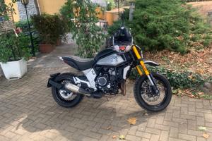 Moto cf 700