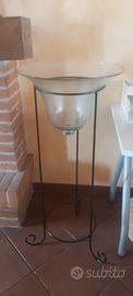 Vaso in vetro con supporto in ferro