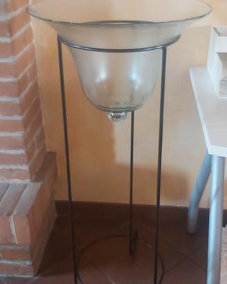 Vaso in vetro con supporto in ferro