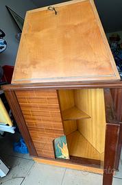 Mobile vintage forma do caminetto die sportelli