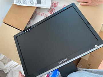 Samsung Monitor 20’ LCD