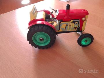 trattore in latta carica a molla