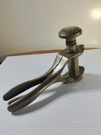  tappabottiglie manuale in ottone San Bri N°1 -
