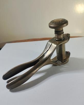  tappabottiglie manuale in ottone San Bri N°1 -