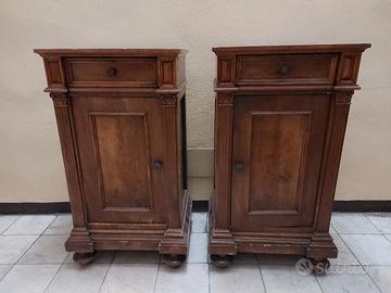 Coppia comodini antichi in legno massello