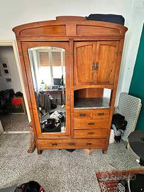 Armadio d’epoca in legno massello