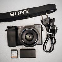 Fotocamera Sony α6100 + obiettivo 35mm f/1.8 OSS