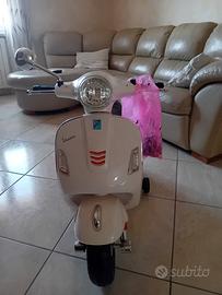 Vespa giocattolo ricaricabile