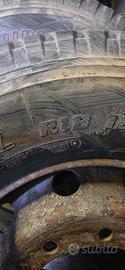 cerchi con gomme camion