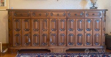 Credenza con ante e cassetti