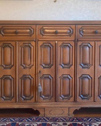 Credenza con ante e cassetti