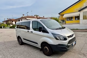Ford transit custom 9 posti