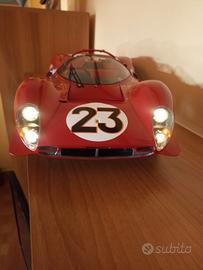 Modello completo in scala della serie di riviste "