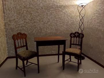sedie neogotiche e tavolino con intarsi 1850