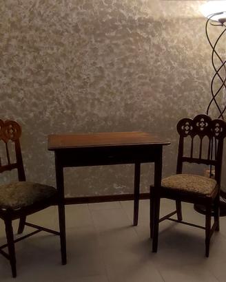 sedie neogotiche e tavolino con intarsi 1850