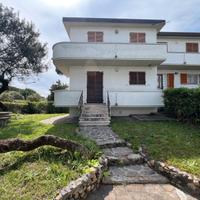 Bilocale con giardino e posto auto