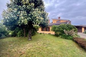 VILLA IN BIFAMILIARE CON GIARDINO PRIVATO
