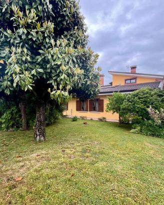 VILLA IN BIFAMILIARE CON GIARDINO PRIVATO
