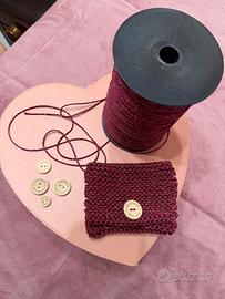 Portatessere o monete fatto a maglia