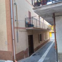 3 appartamenti o casa intera indipendente
