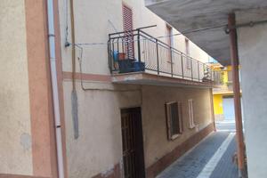 3 appartamenti o casa intera indipendente